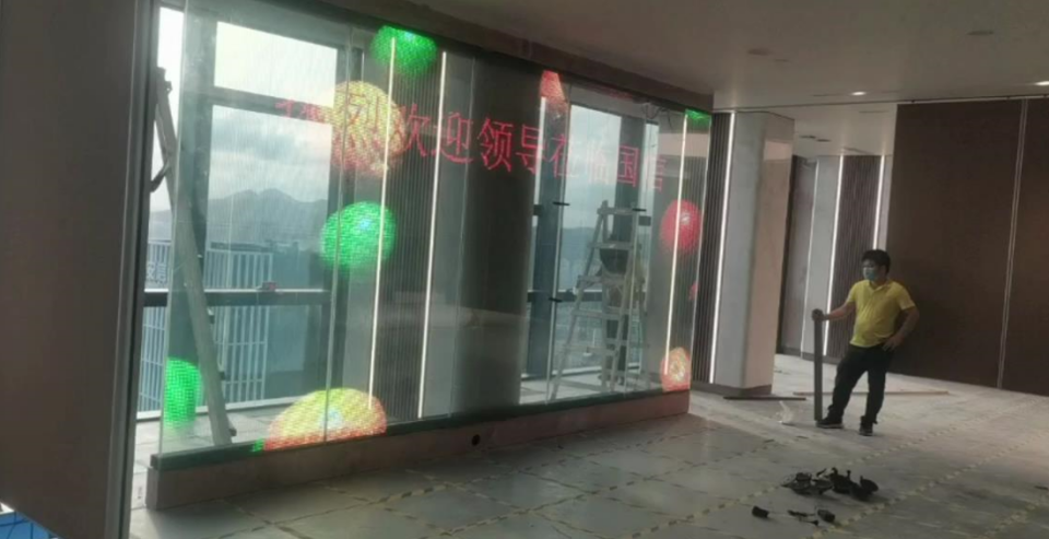 深圳国信金融大厦展厅P10光电玻璃屏