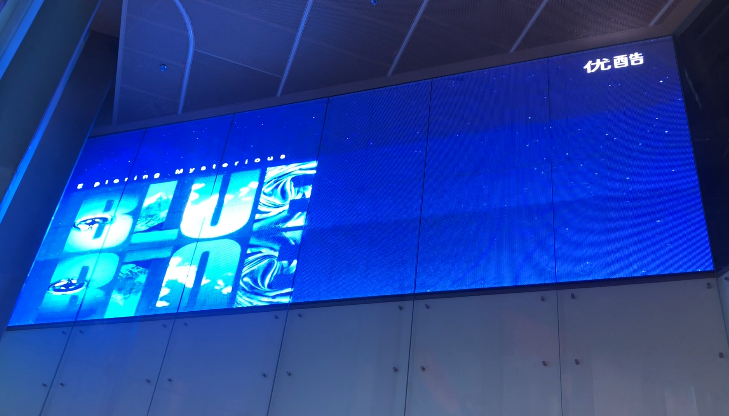 深圳世界****P8贴膜屏