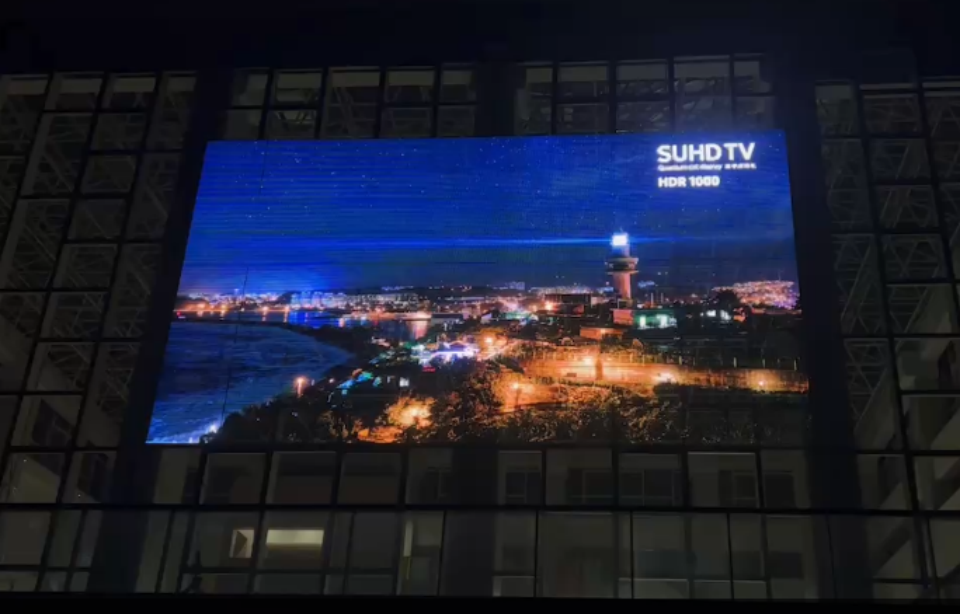 山东P25户外LED透明格栅屏240平方