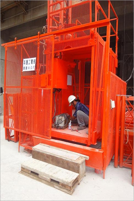 建筑工地施工电梯