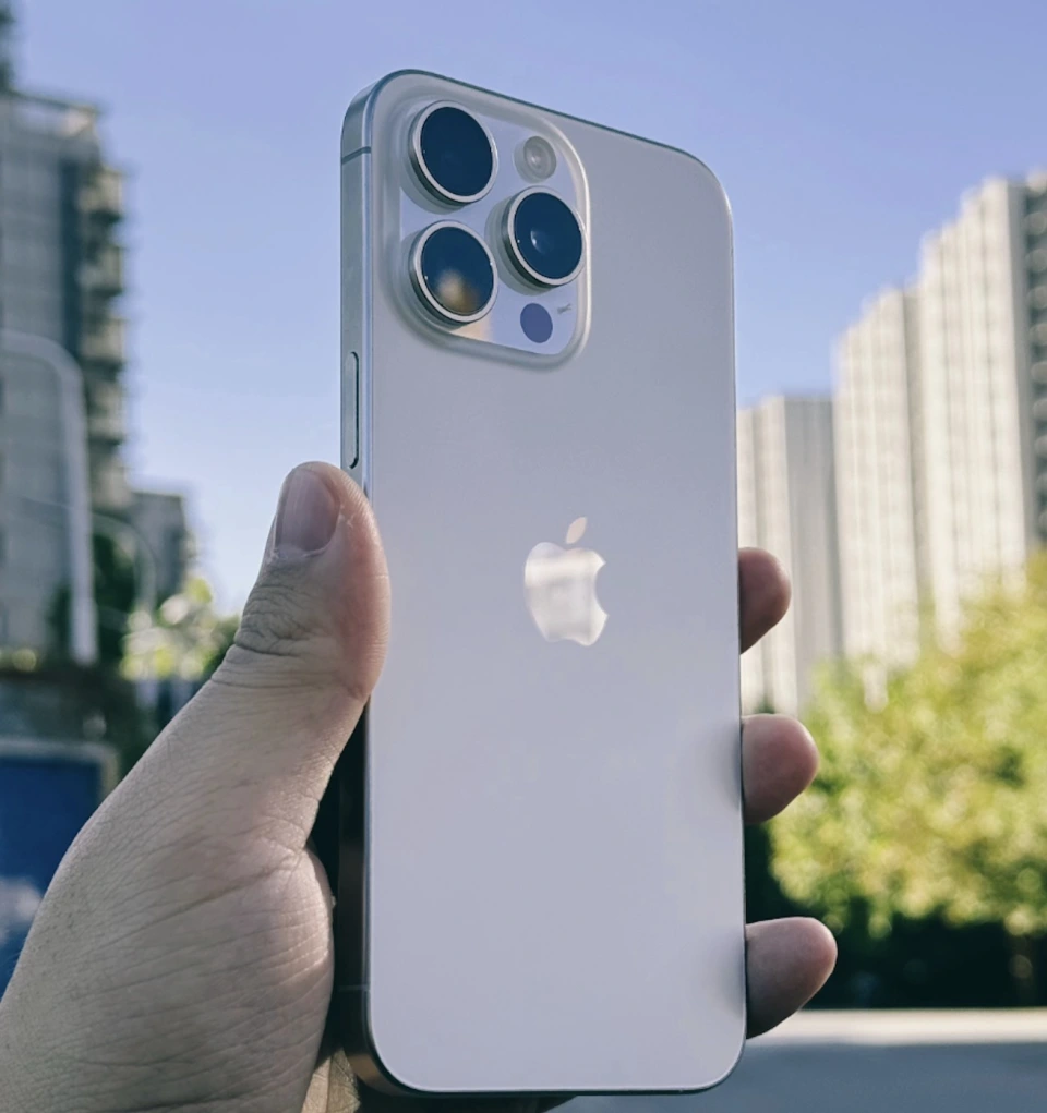 iPhone 16 Pro Max大跳水，512GB暴跌2101元，A18 Pro+25倍变焦