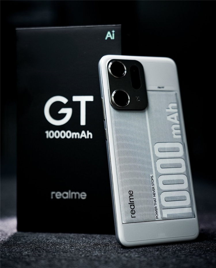10000mAh电池！真我展示GT系列概念机，堪比充电宝