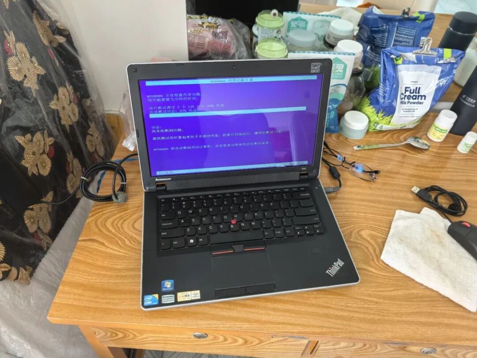 当我尝试修复一台 10 年前的 ThinkPad……