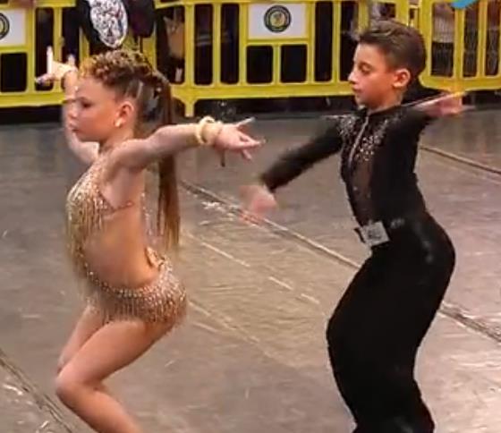 国外双人少儿拉丁舞恰恰表演