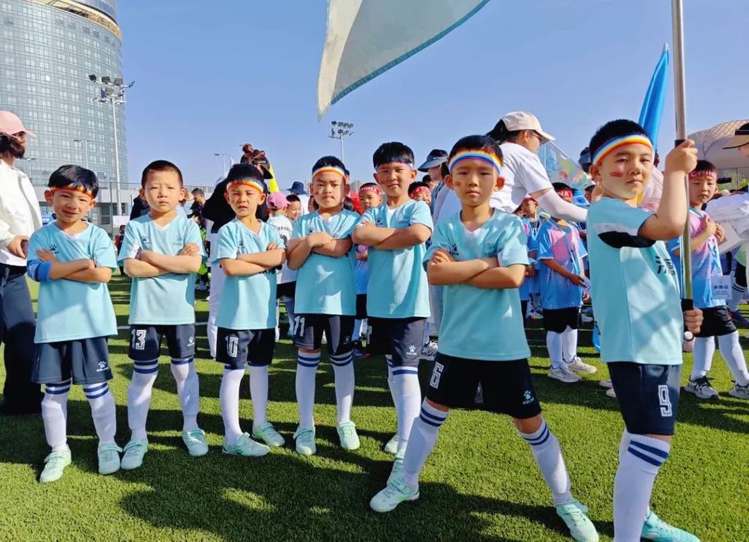 兰州洪恩幼儿园勇夺足球嘉年华小组冠军