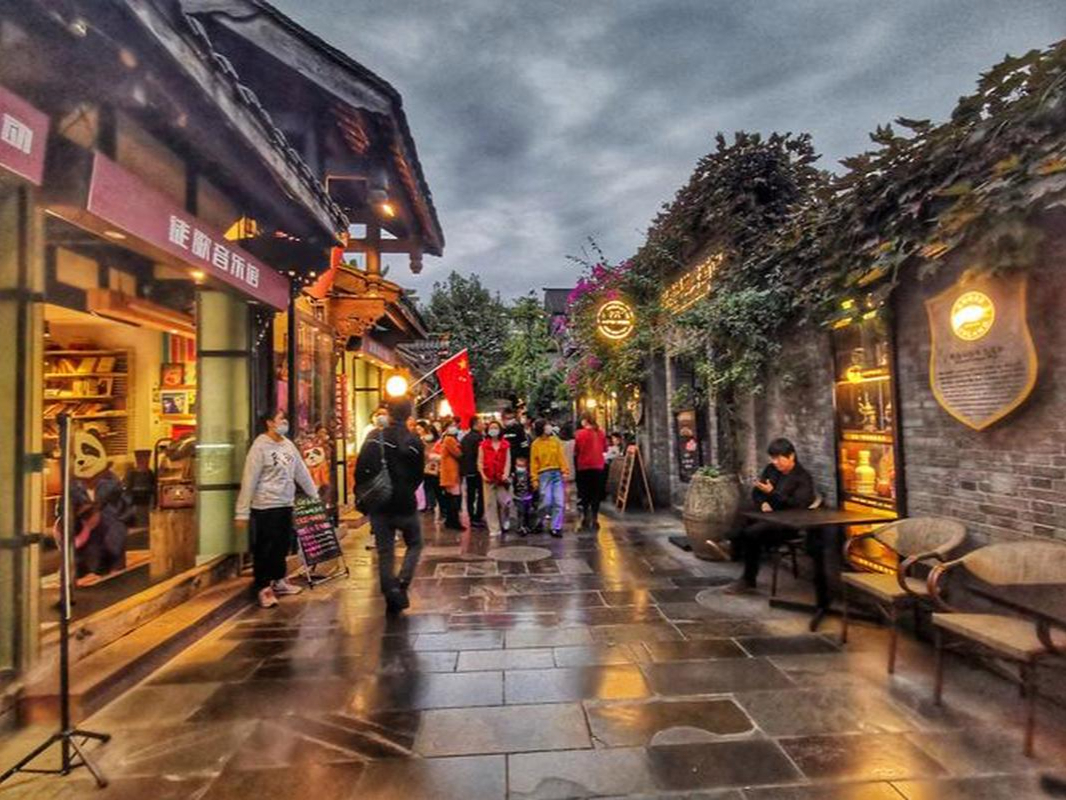 大熊猫基地、黄龙溪古镇、宽窄巷子一日游