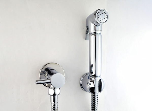 光纤激光切割机是 可切割不锈钢、碳钢、铝、黄铜、铜等多种金属材料。 本机可配6kw---12kw光纤激光功率，切割厚度0-40mm金属材料。 采用交换式双工作台，工作效率提高30~40%，封闭式柜体设计，保护工作环境不受切割金属材料的粉尘影响，符合环保要求。 本机切割加速度可达1.6~2.0G。 其切割精度高、切割速度快，可以满足大多数客户的切割要求。