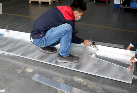 鋁板大展柜焊接