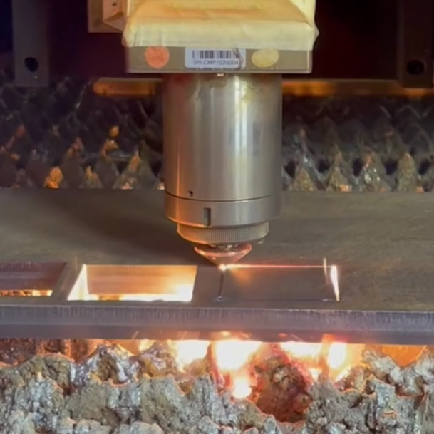 12000W光纤激光切割机碳钢