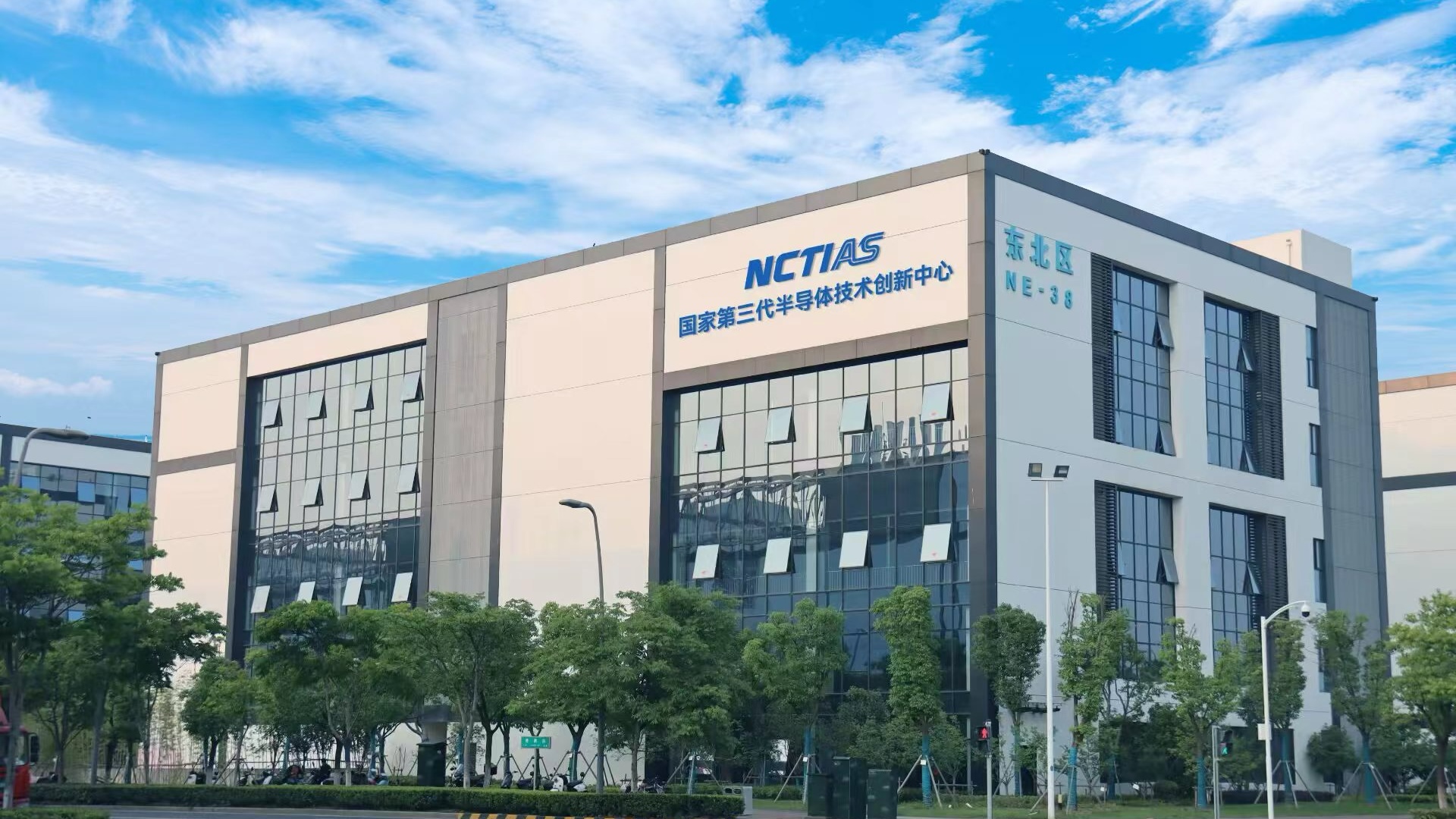 江苏第三代半导体研究院积极参与国家标准制定 |《半导体单晶材料透过率测试方法》获评“技术标准优秀奖”