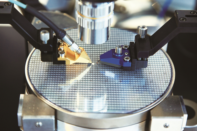 《新华日报》整版：千亿“芯”集群 澎湃新动能