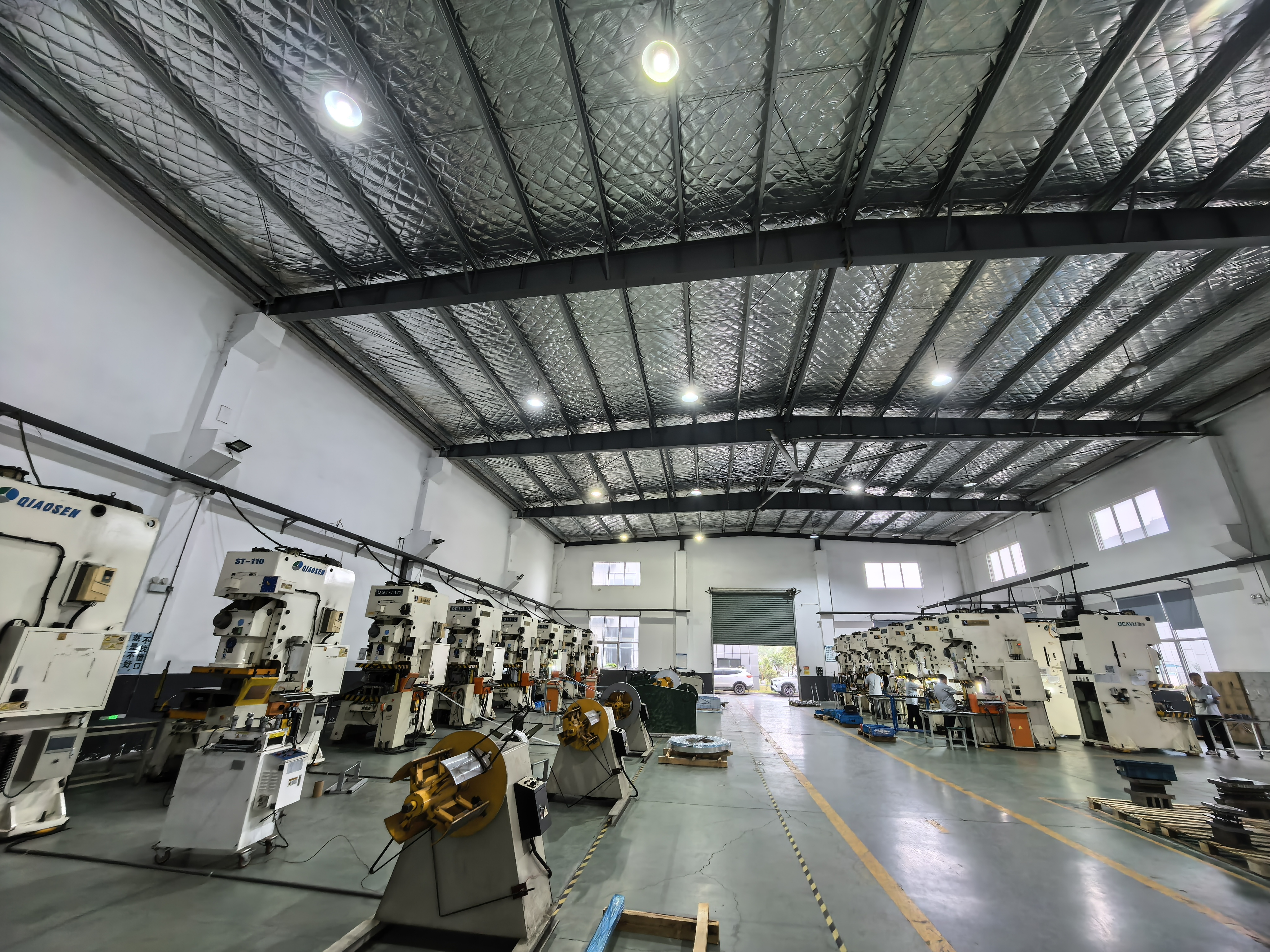 软连接冲压车间