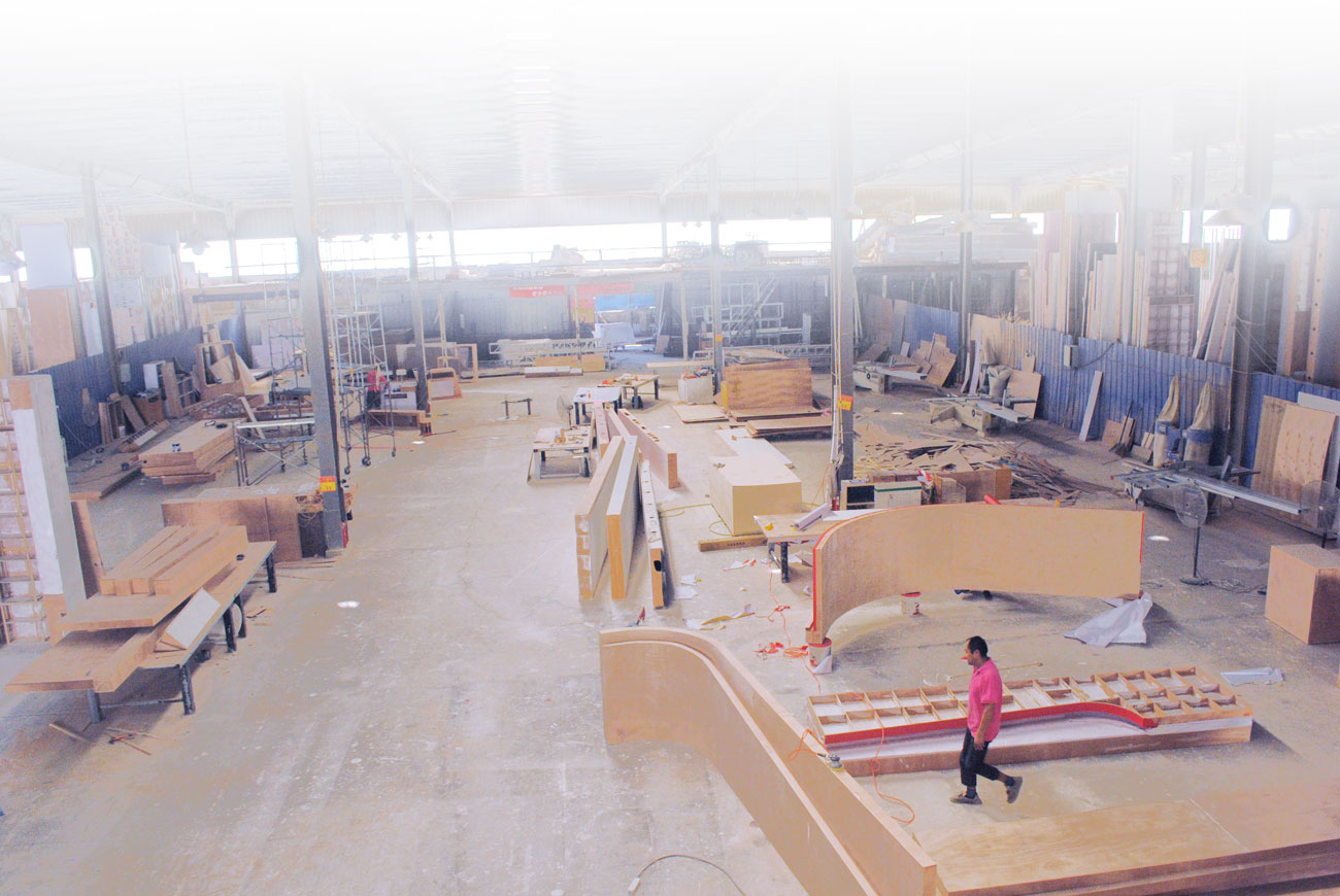 title='<div style="text-align:center;">
	<span style="font-size:18px;color:#000000;line-height:180%;font-family:HarmonyOSSansCNBlack;">展览制作车间</span><br />
<span style="font-size:14px;color:#666666;line-height:180%;font-family:HarmonyOSSansCNLight;">致力服务于展览设计公司、广告公司、活动策划公司及会展主办方，提供展览展示制作、展台搭建、大型活动布置、专柜搭建、专柜专卖店制作;承接来图展台制作、展台搭建、展台租赁。</span><span style="font-family:HarmonyOSSansCNLight;font-size:14px;"></span><br />
</div>' 