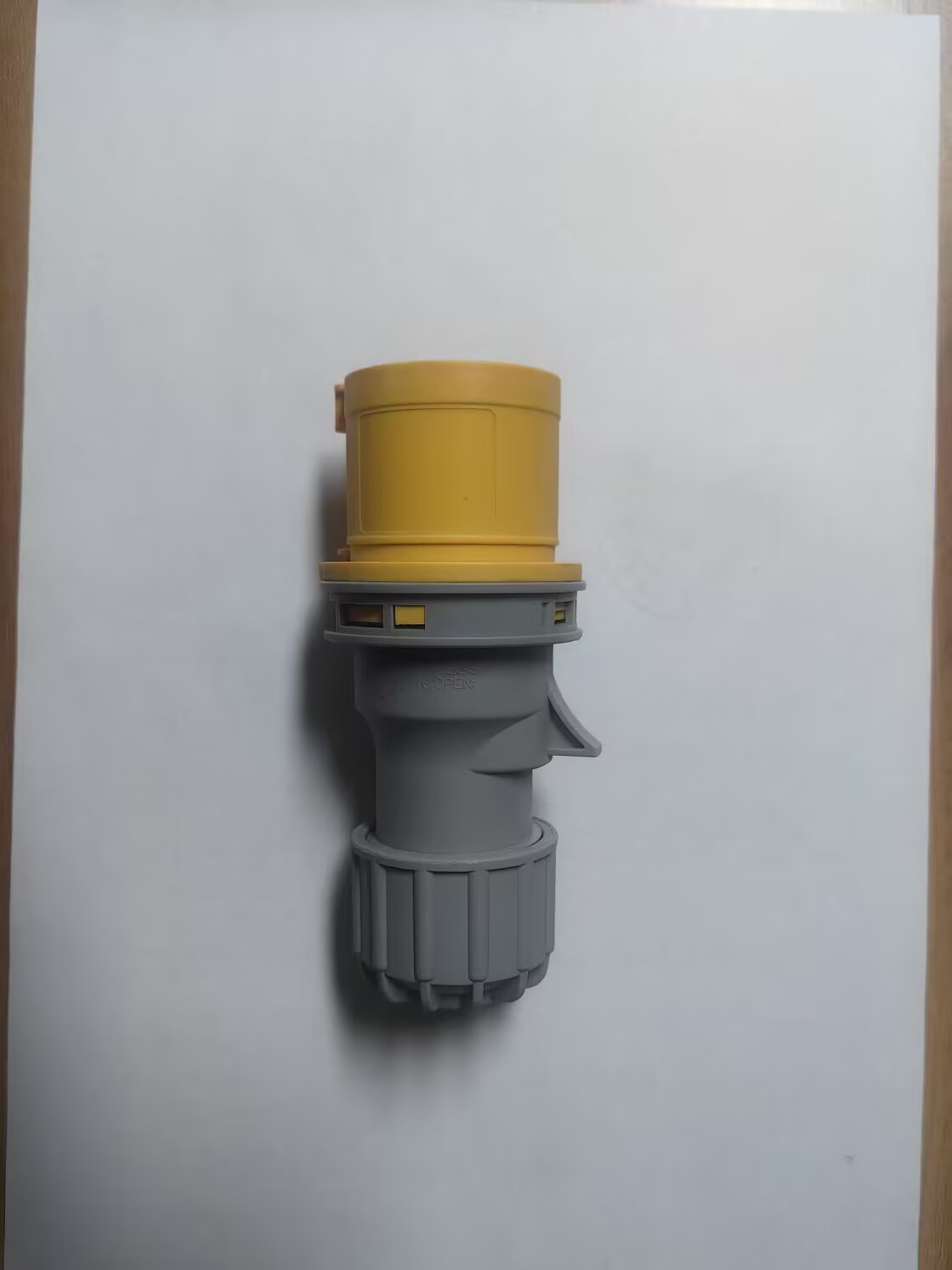 歐規(guī)110V工業(yè)防水插頭3芯16A 4H接地黃色航空插頭16A3P