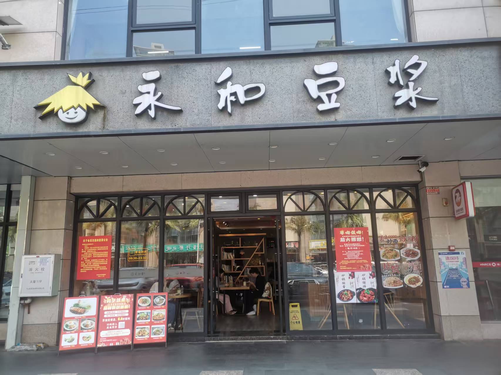 （速转网推荐）城西学院路175平连锁知名品牌餐饮店转让