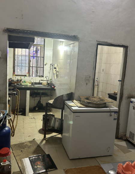 （速转网推荐）山高村100平餐饮店转让，位置好人流量大