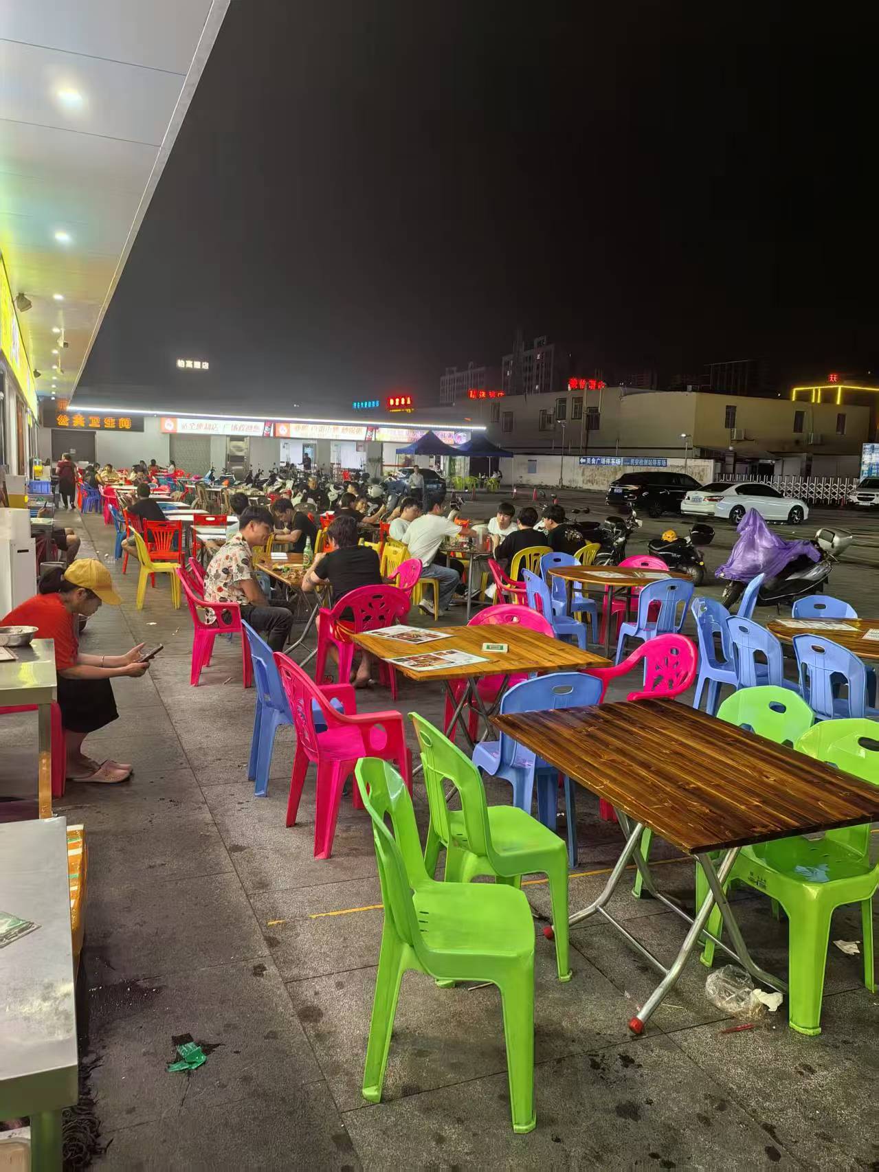 (速转网）免费推荐 茂南人民广场夜市，门口带外摆