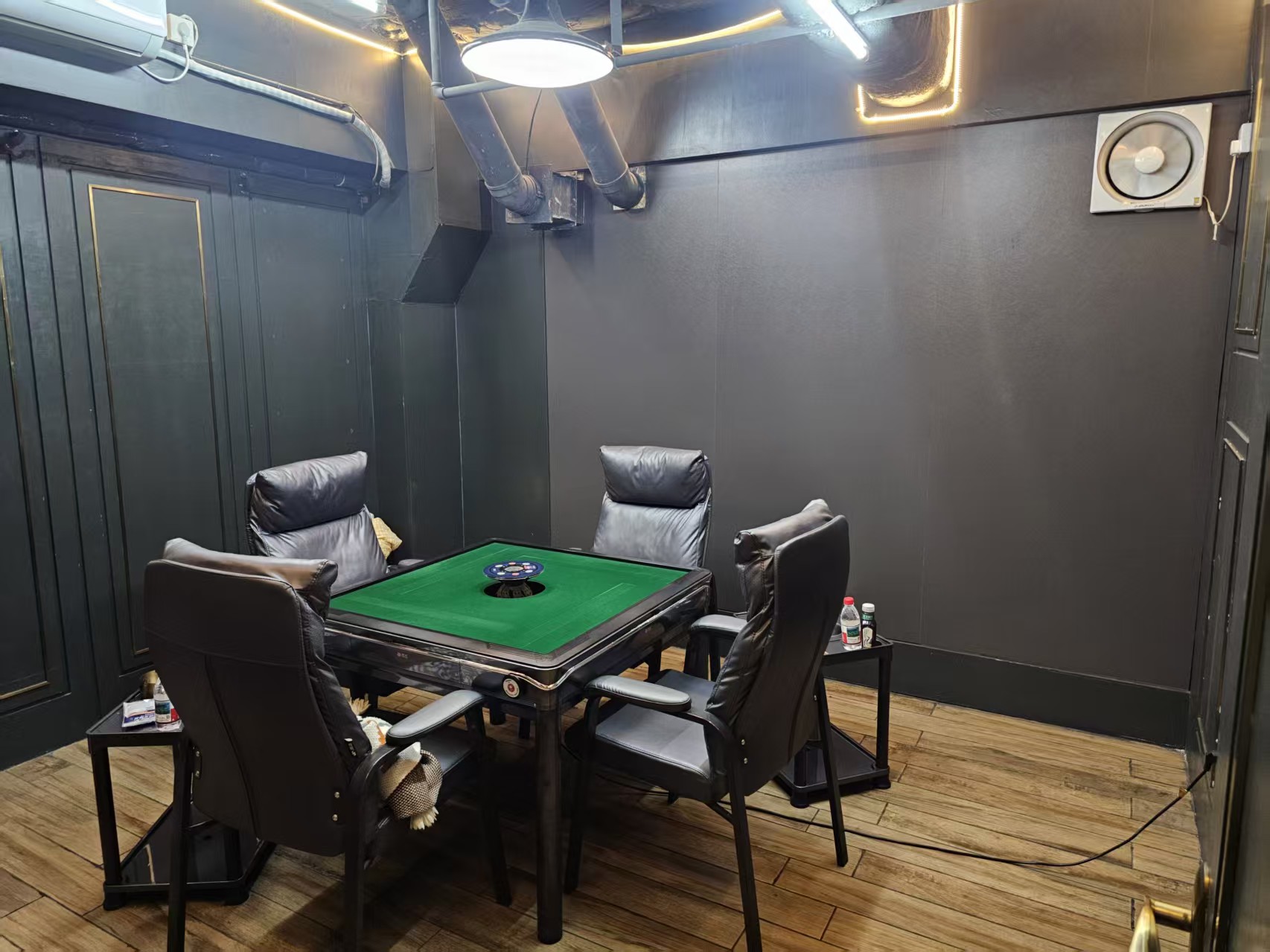 (速转网) 免费推荐 霞山区小区门口清吧转，楼上带2麻将房