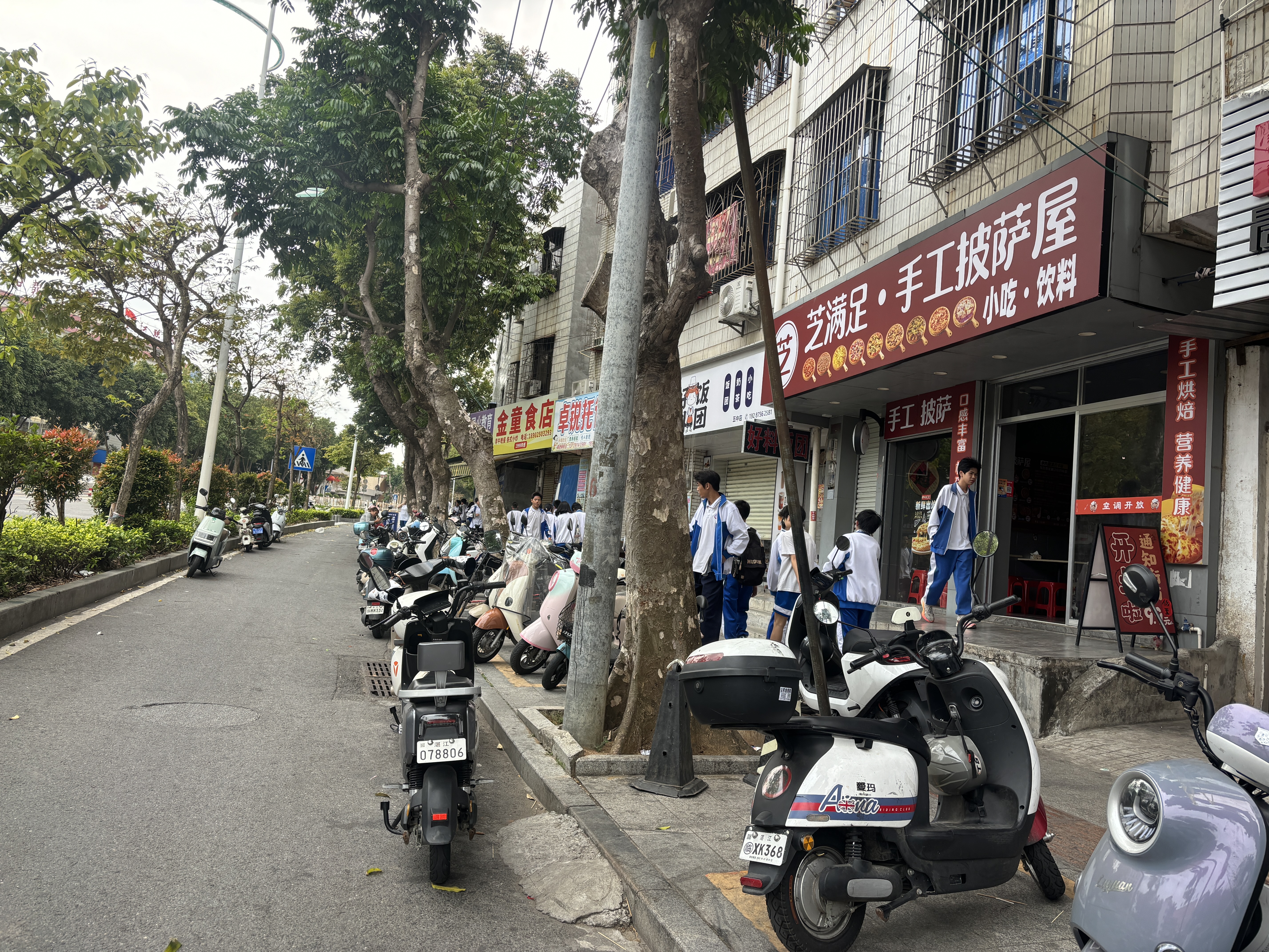 （速转网）免费推荐芝满足·手工披萨屋