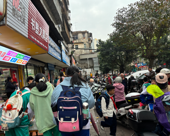 （速转网）免费推荐 霞山工农路，十一小学门口文具店