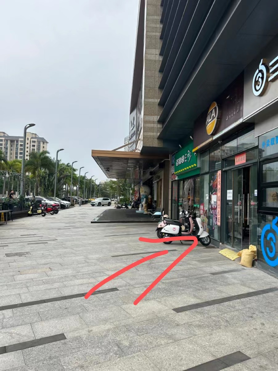 （速转网推荐）碧桂园进出口第一家位置。双门头