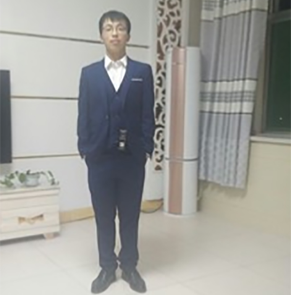 西装的料子非常舒服