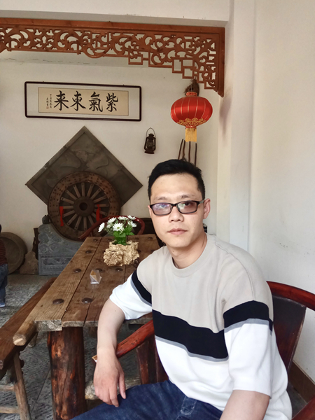 素描组骨干教师孙建强
