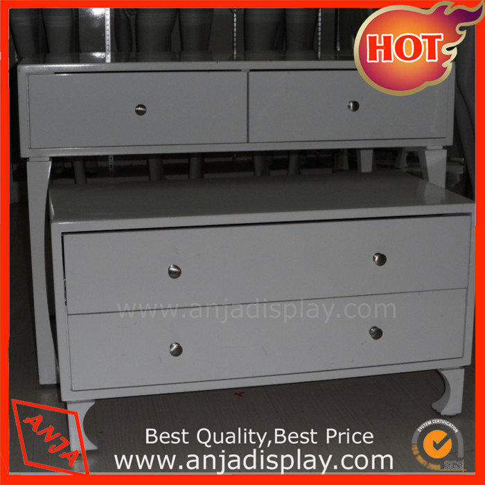 Wooden display cabinert