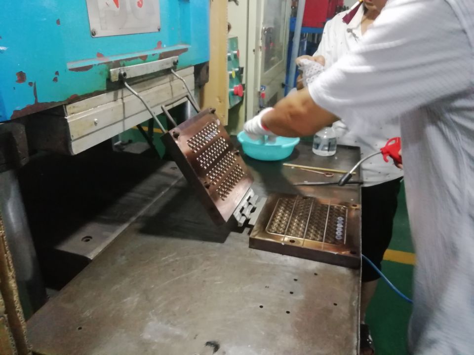 三元乙丙橡胶制品模具积垢问题如何解决