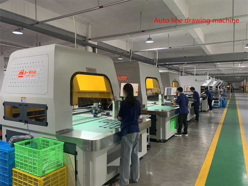 Auto line drawing machine