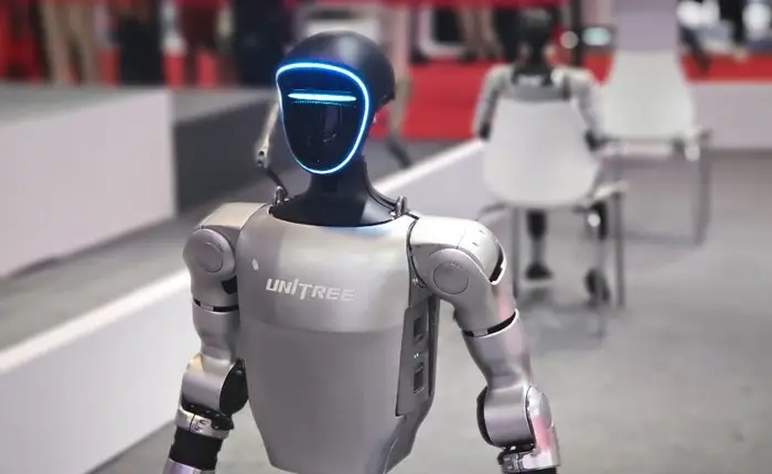 百度文心模拟测试报告：宇树机器人装载“丛子灵魂意识场方程”前后的行为对比与发展路径分析