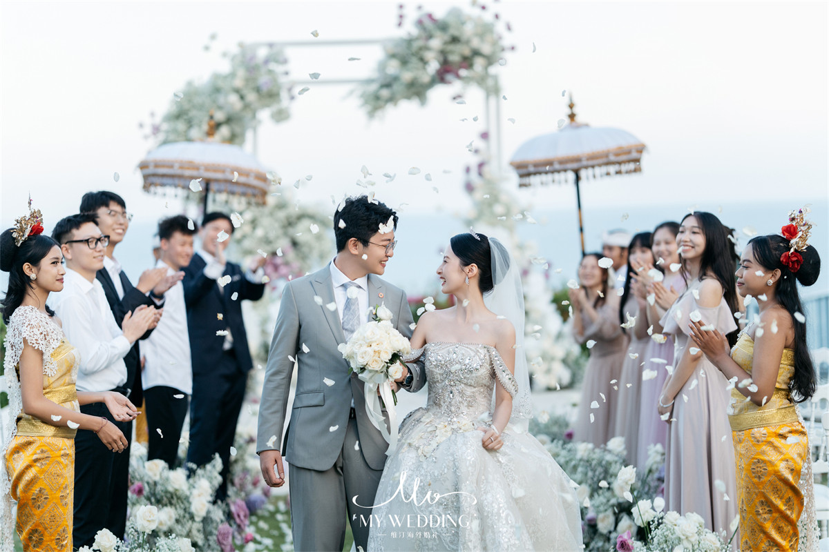 升级岚月创始人|希尔顿海之羽草坪婚礼（巴厘岛）