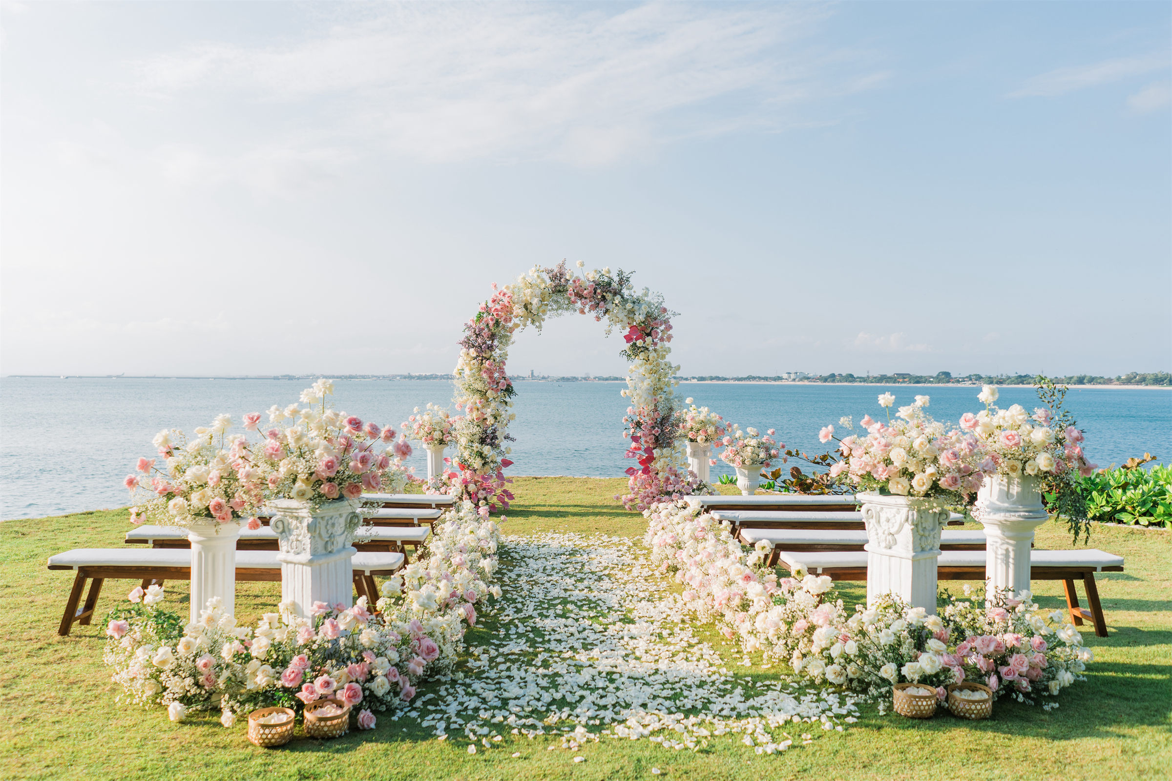 巴厘岛四季酒店海景草坪婚礼