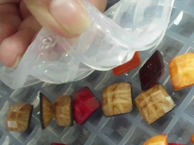 硅胶翻模透明环氧树脂时粘模的解决技巧