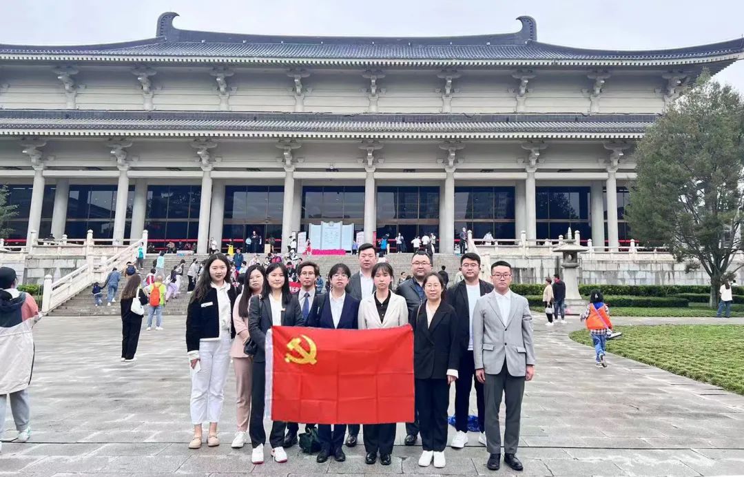 “担当时代责任，传承五四精神”华格律所党支部开展“五四”青年节主题活动