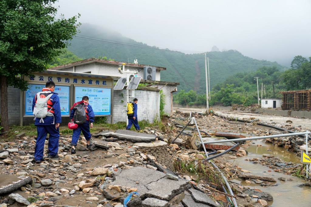 北京密云区局部遭遇持续强降雨袭击