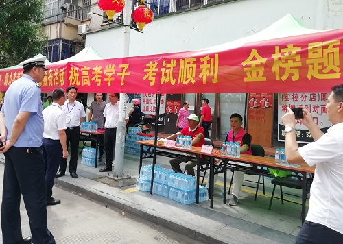 防城助考党旗领航，爱心接力爱递全城！