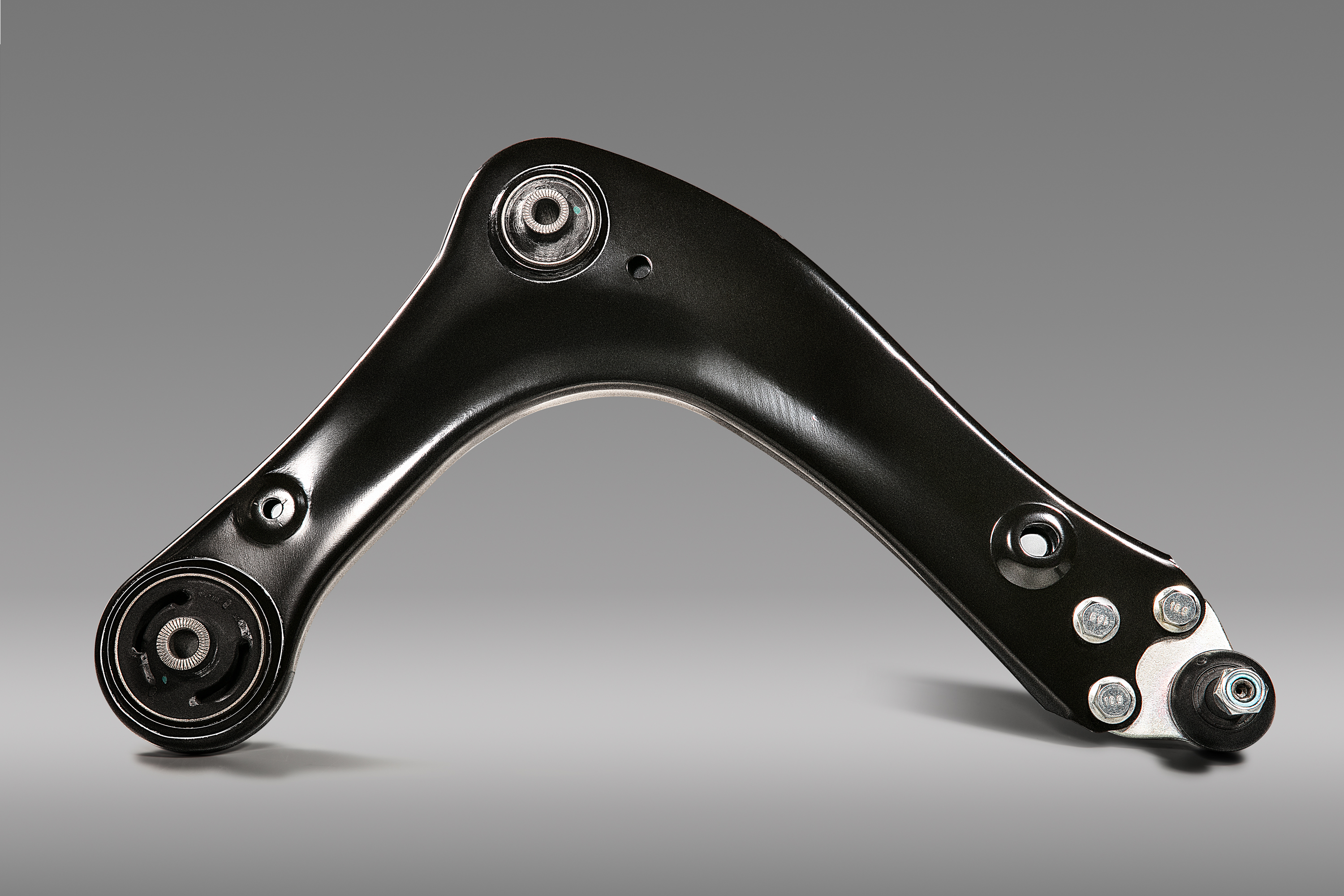 GS4前下控制臂总成 L