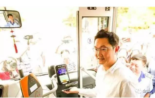 玩转公交移动支付 坐公交也可以扫码支付了